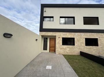 Casa · 120m² · 4 Ambientes · 1 Cochera · Contemporanea Casa a Estrenar