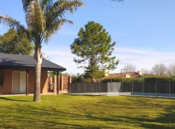 Casa · 240m² · 5 Ambientes · 4 Cocheras · Casa en Alquiler en Club de Campo Los Puentes, Lujan