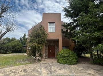 Casa · 240m² · 5 Ambientes · 4 Cocheras · Casa en Alquiler en Club de Campo Los Puentes, Lujan