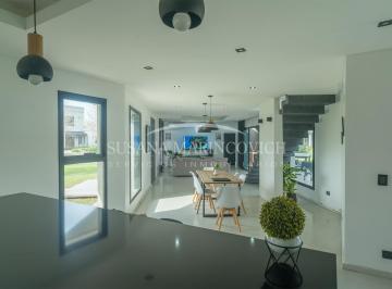 Casa · 271m² · 5 Ambientes · 3 Cocheras · Casa 5 Ambientes en Haras San Pablo General Rodriguez