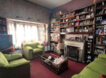 Casa de 4 ambientes, Liniers · Casa de 4 Ambientes con Lote Propio, Cochera y Terraza en Liniers
