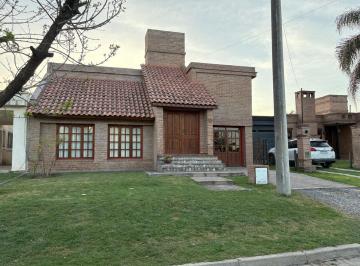Casa · 266m² · 8 Ambientes · 2 Cocheras · Vendo Casa 3 Dorm. Prados de La Villa