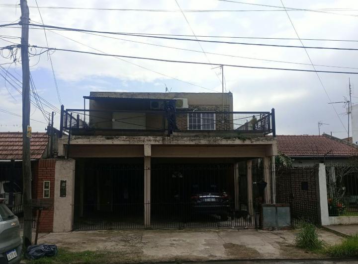 Casa · 70m² · 6 Ambientes · 1 Cochera