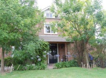 Casa · 280m² · 4 Dormitorios · 1 Cochera · Muy Comoda, Exc Ubicac!