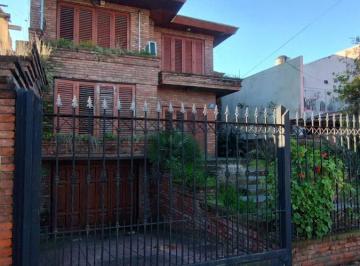 Casa · 300m² · 6 Ambientes · 1 Cochera · Casa en Paso del Rey