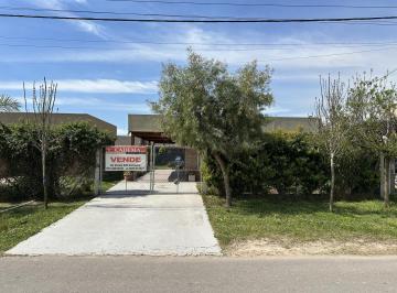 Casa · 42m² · 3 Ambientes · 1 Cochera · Casa en Venta de 2 Dorm., en Barrio La Campiña 3, Zárate. con Parque y Galería. Lote de 300 m².