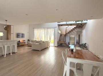 Casa · 170m² · 6 Ambientes · 1 Cochera · Venta Casa 4 Dorm - Parque - 140 E 505 Bis y 506 - Altos de Don Carlos I - J. Hernandez - La Plata