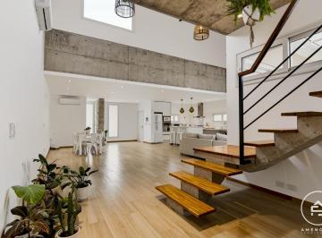 Casa · 170m² · 6 Ambientes · 1 Cochera · Venta Casa 4 Dorm - Parque - 140 E 505 Bis y 506 - Altos de Don Carlos II - J. Hernandez - La Plata