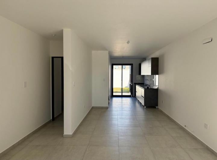 Casa · 100m² · 3 Ambientes · 2 Cocheras
