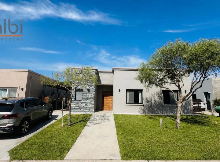 Casa · 137m² · 4 Ambientes
