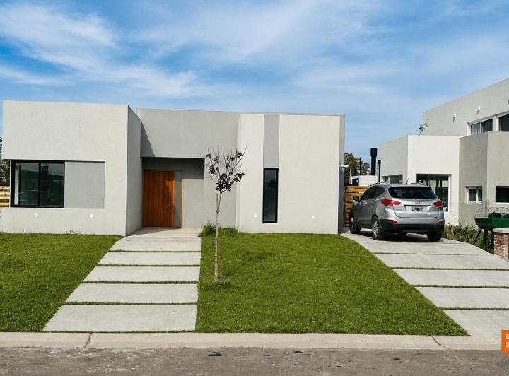 Casa · 130m² · 4 Ambientes · 1 Cochera