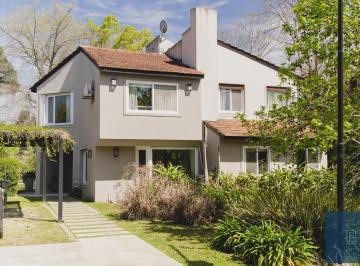 Casa · 250m² · 6 Ambientes · 2 Cocheras · Casa en Highland Park