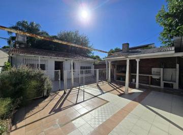 Casa · 113m² · 4 Ambientes · 1 Cochera · Casa 4 Ambientes en Venta en Lanus Cochera