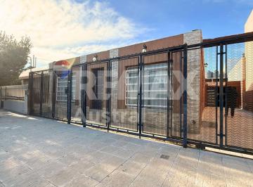 Casa · 180m² · 5 Ambientes · Casa 3 Dorm. Quincho Bº Roca