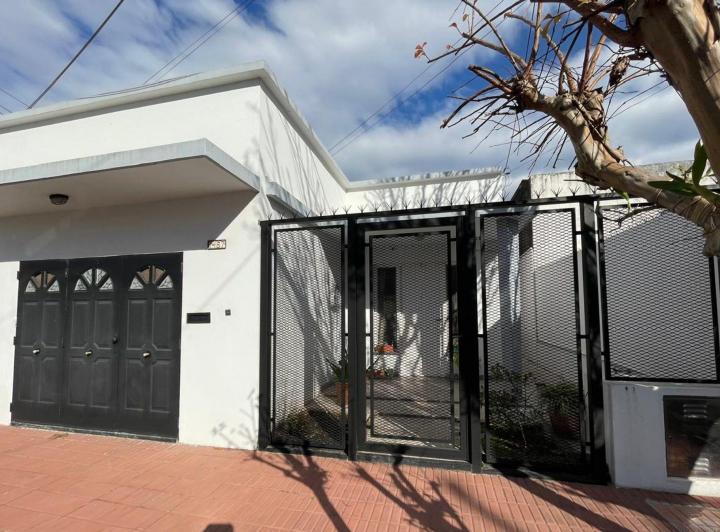 Casa · 107m² · 3 Ambientes · 1 Cochera