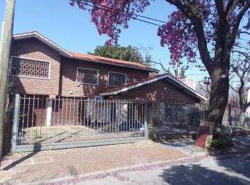 Casa de 8 ambientes, Córdoba · Se Vende // Casa // 4 Dorm.