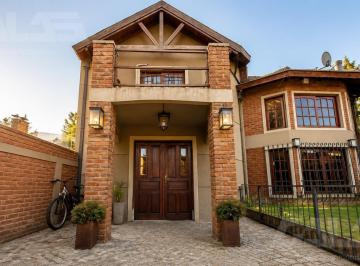 Casa · 452m² · 4 Ambientes · 3 Cocheras · Casa 4 Ambientes - 3 Dorm. - 2 Baños - Parque - Pileta - Ituzaingó Norte