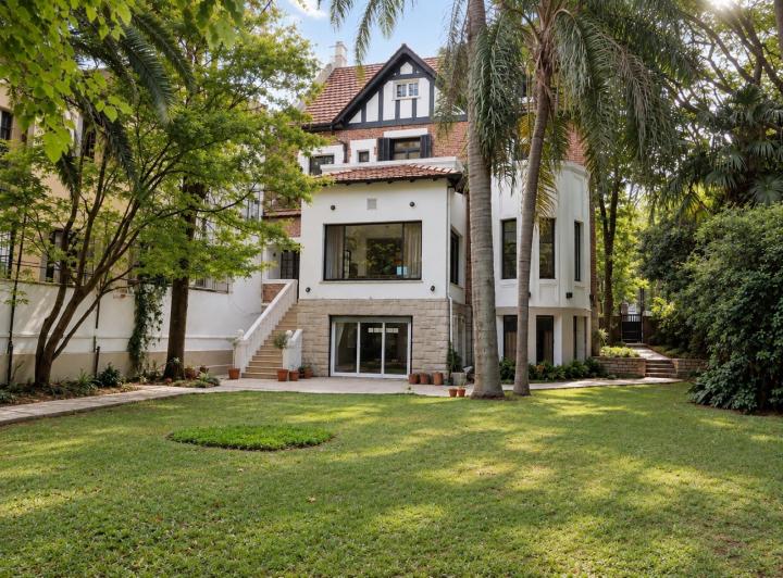Casa · 640m² · 6 Ambientes · 4 Cocheras