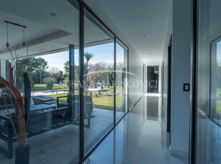 Casa · 340m² · 5 Ambientes · 3 Cocheras