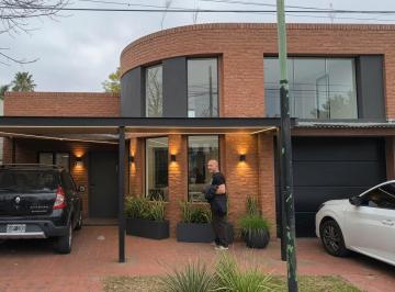Casa · 160m² · 5 Ambientes · 1 Cochera · Casa en Venta