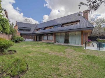 Casa · 402m² · 7 Ambientes · 2 Cocheras · Exclusiva Propiedad en Acassuso