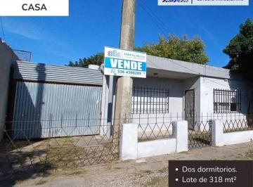 Casa · 91m² · 3 Ambientes · 1 Cochera · Casa de Dos Dorm. en Presidente Illia 1178
