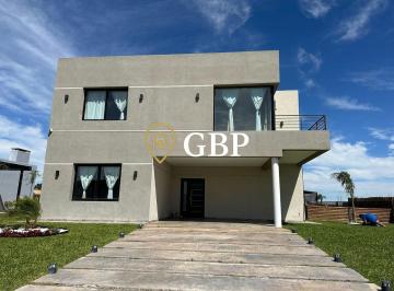 Casa · 260m² · 5 Ambientes · 2 Cocheras · Casa en Barrio Lagos de Canning
