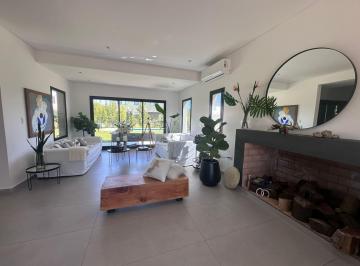Casa · 180m² · 5 Ambientes · 4 Cocheras · Casa en de 5 Ambientes con Dependencia de Servicio en Venta y Alquiler Anual Amoblada en Ceibos