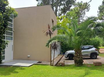Casa · 10m² · 5 Dormitorios · Casa en Carilo