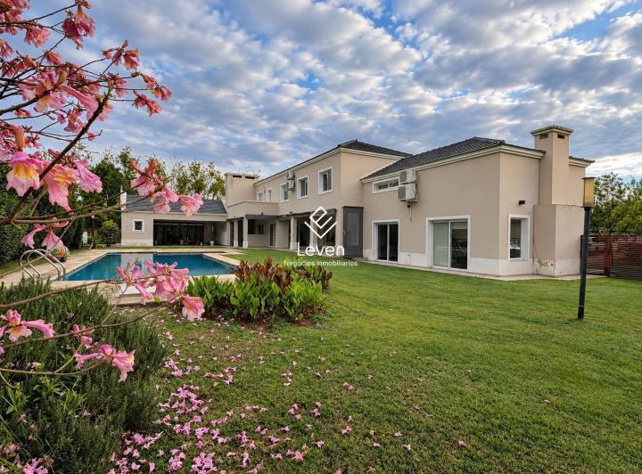 Casa · 1500m² · 8 Ambientes