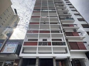 Departamento · 73m² · 4 Ambientes · Departamento Semipiso en Alquiler en Avellaneda, G. B. a. Zona Sur, Argentina