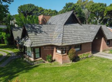 Casa · 190m² · 4 Ambientes · 1 Cochera · Casa Venta Pinamar Comoda con Parque