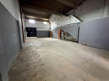 Bodega-Galpón · 220m² · Alquiler. Galpon. Barracas. 220 m²