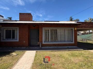Casa · 133m² · 4 Ambientes · 3 Cocheras · Casa en Alquiler Villa Allende Golf