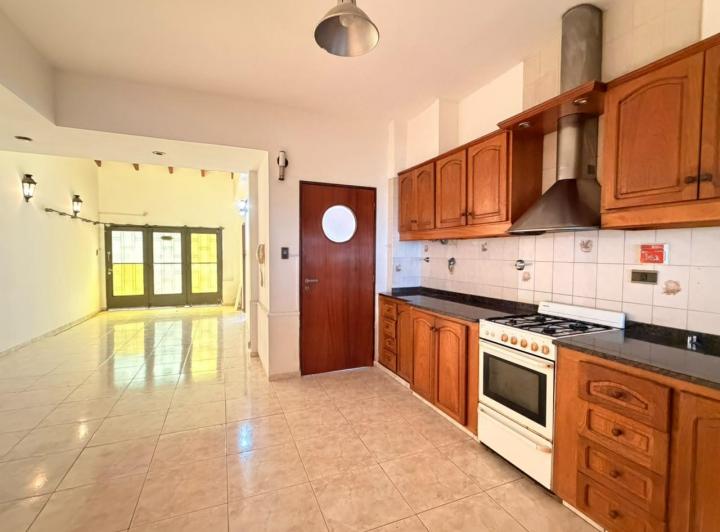 Casa · 4 Ambientes · 1 Cochera