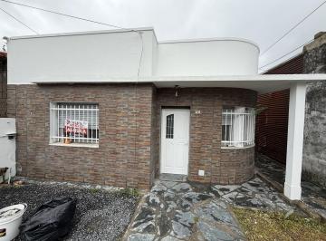 PH · 55m² · 3 Ambientes · 1 Cochera · PH en Alquiler de 3 Ambientes con Patio y Espacio Guardacoche - Villa Dominco