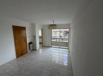 Departamento · 52m² · 3 Ambientes · Departamento en Alquiler de 2 Dorm., 3º Piso con Ascensor — Alberdi