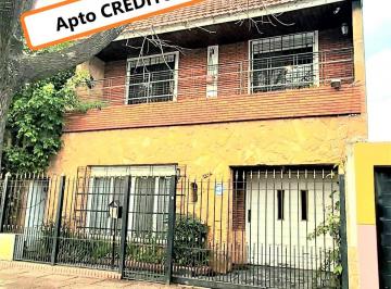 Casa de 5 ambientes, Lanús · Casa con Parque - Quincho y Garaje - 5 Ambientes - Oportunidad - Apto Credito