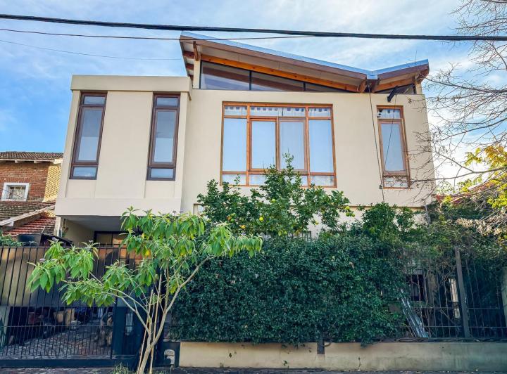 Casa · 290m² · 6 Ambientes · 1 Cochera