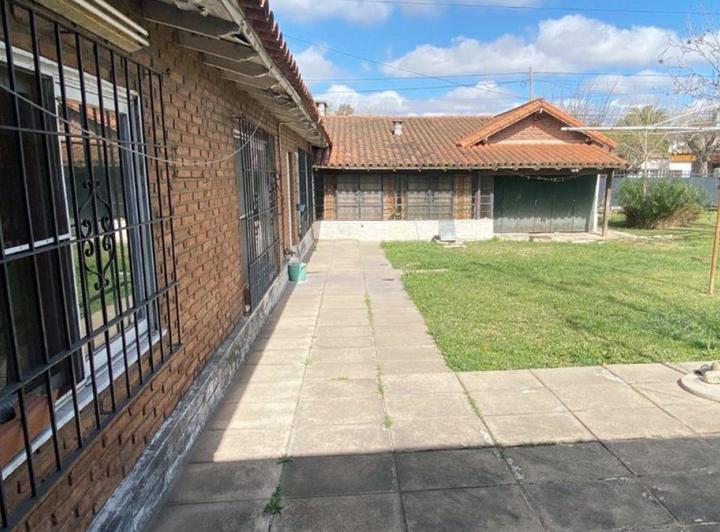 Casa · 196m² · 5 Ambientes · 2 Cocheras