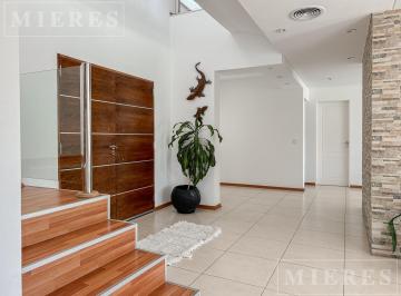 Casa · 350m² · 5 Ambientes · 1 Cochera · Casa en Venta en San Francisco - 4 Habitaciones