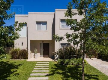 Casa · 166m² · 4 Ambientes · 2 Cocheras · Casa en Venta - Lote Interno. La Comarca Bancalari.