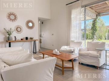 Casa · 174m² · 7 Ambientes · 2 Cocheras · Casa en Venta en San Gabriel Villanueva - Apto Credito