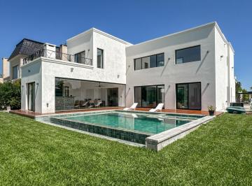 Casa · 305m² · 7 Ambientes · 4 Cocheras · Casa en San Benito