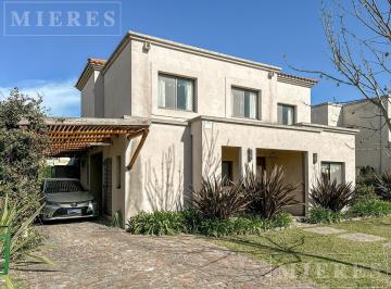 Casa · 190m² · 5 Ambientes · 2 Cocheras · Casa en Venta en La Comarca - Lote Interno