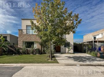 Casa · 135m² · 5 Ambientes · 2 Cocheras · Casa en Venta en Vila Marina I, Villanueva