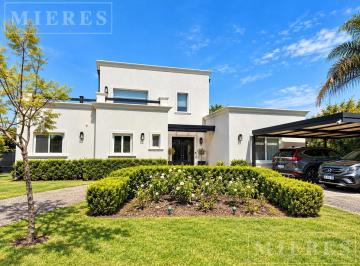 Casa · 334m² · 4 Ambientes · Casa en Venta con Gran Lote en Santa Catalina, Villa Nueva