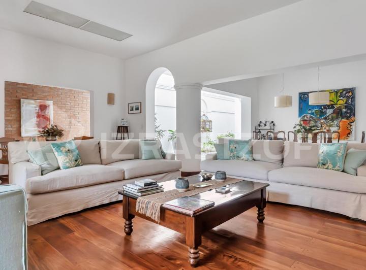 Casa · 396m² · 7 Ambientes · 1 Cochera