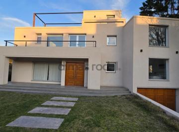Casa · 331m² · 5 Ambientes · 1 Cochera · Casa en Venta en Pinamar - Excepcional Ubicacion