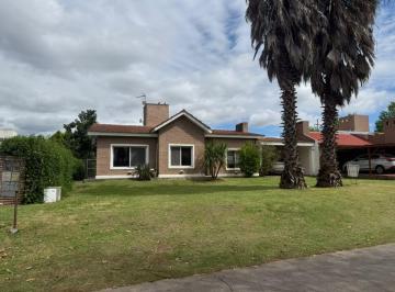 Casa de 5 ambientes, Villa Allende · Casa en Venta Country San Isidro Apto Crédito